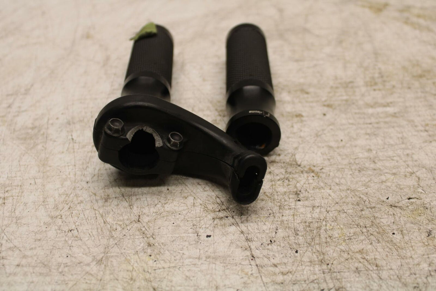 08-10 DUCATI 848 RIGHT THROTTLE GRIP BB369
