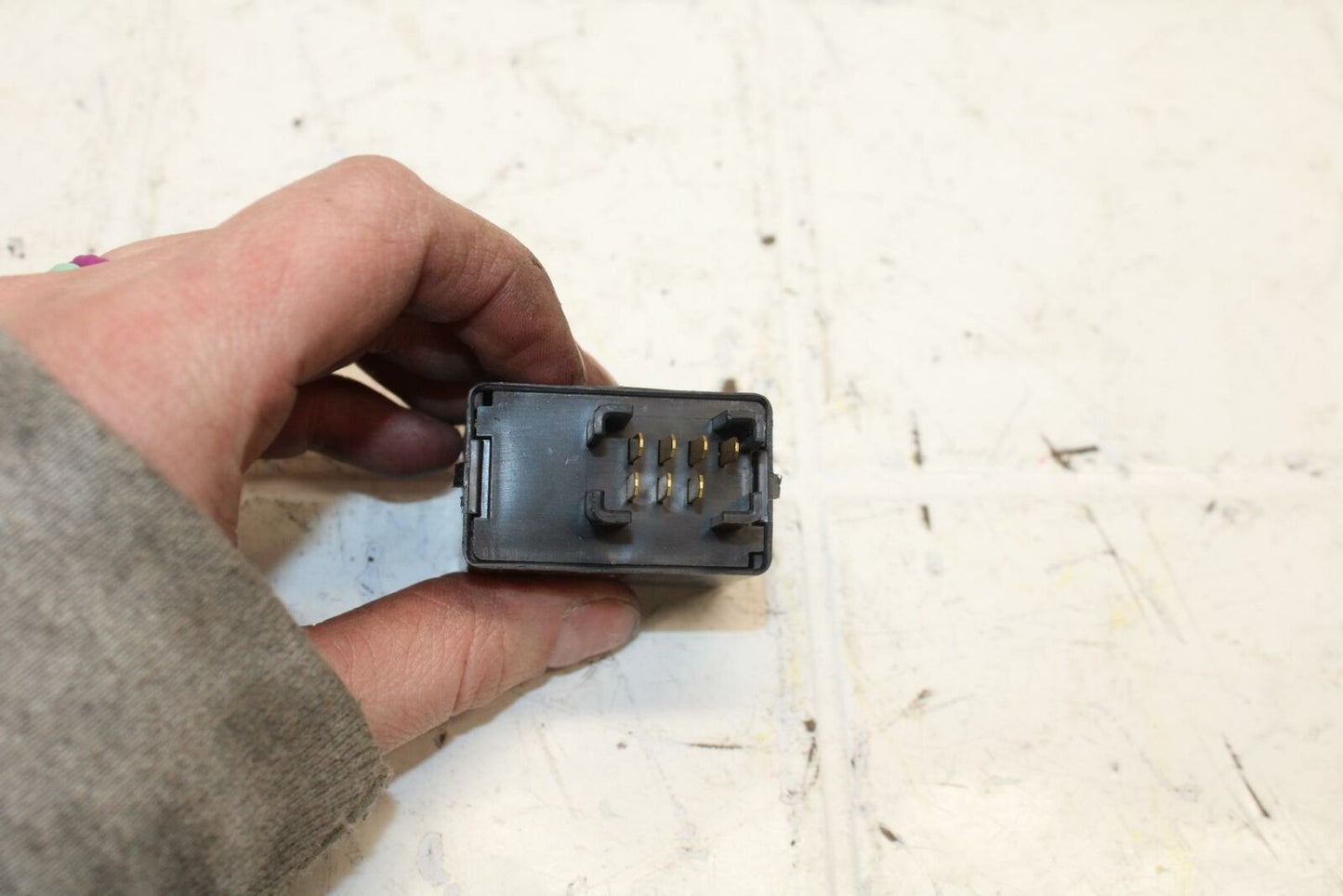 04-05 SUZUKI GSXR600 TURN SIGNAL BLINKER RELAY FLASHER SWITCH BB18