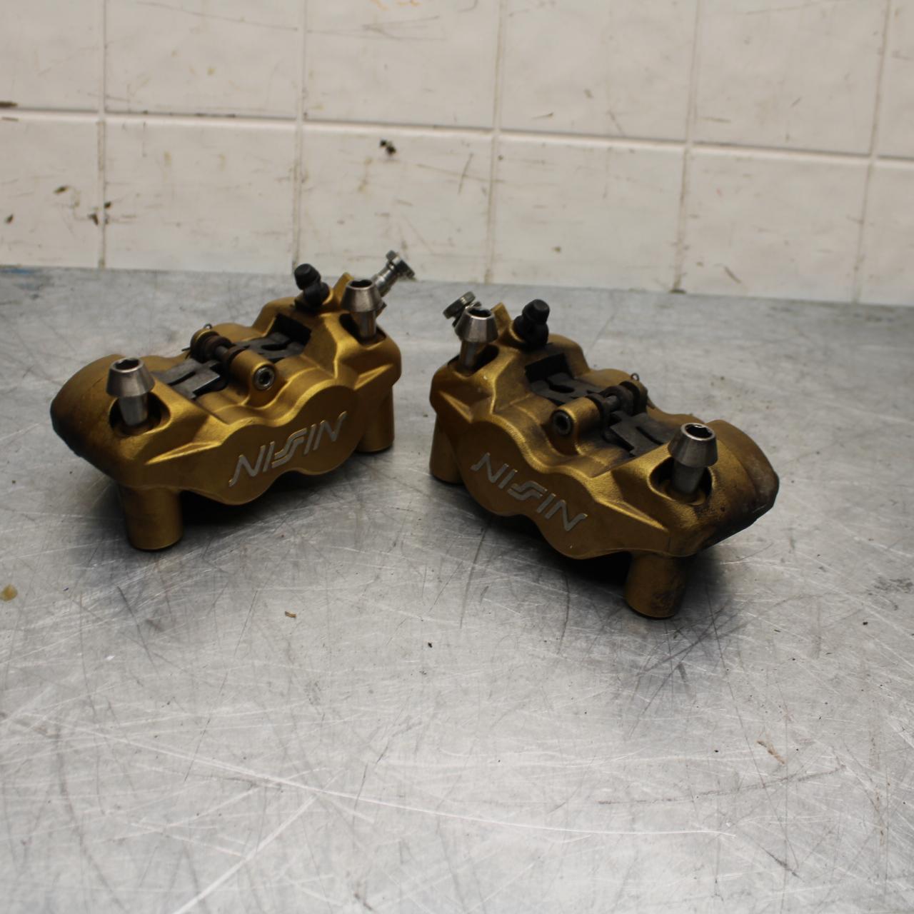 06-07 TRIUMPH DAYTONA 675 DAYTONA 675 RIGHT LEFT FRONT BRAKE CALIPER BB441