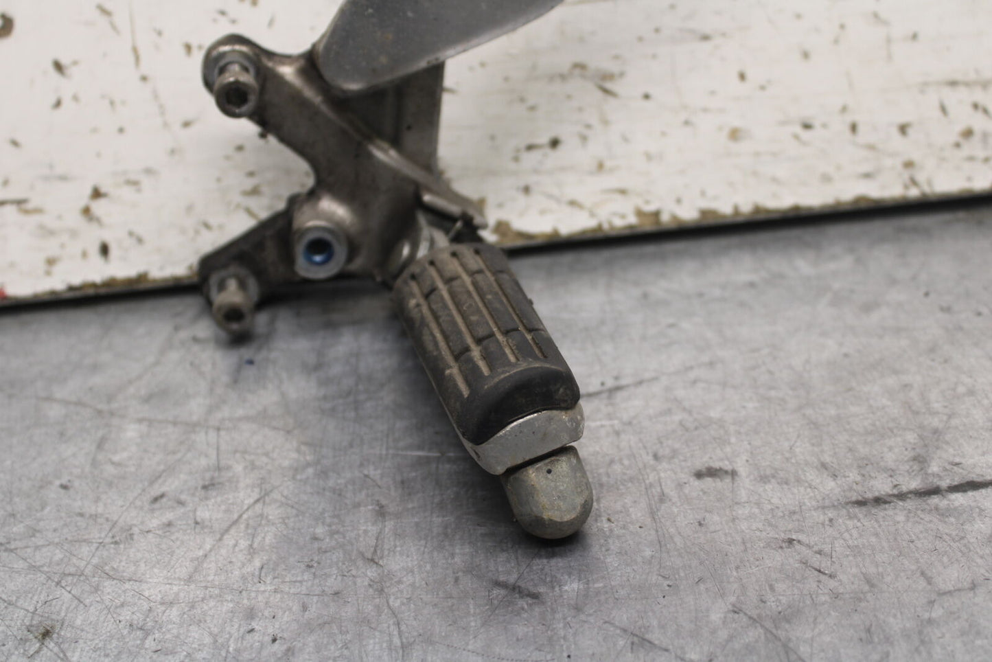 96-07 YAMAHA YZF600R LEFT REARSET REAR SET DRIVER FOOT PEG REST STOP BB746