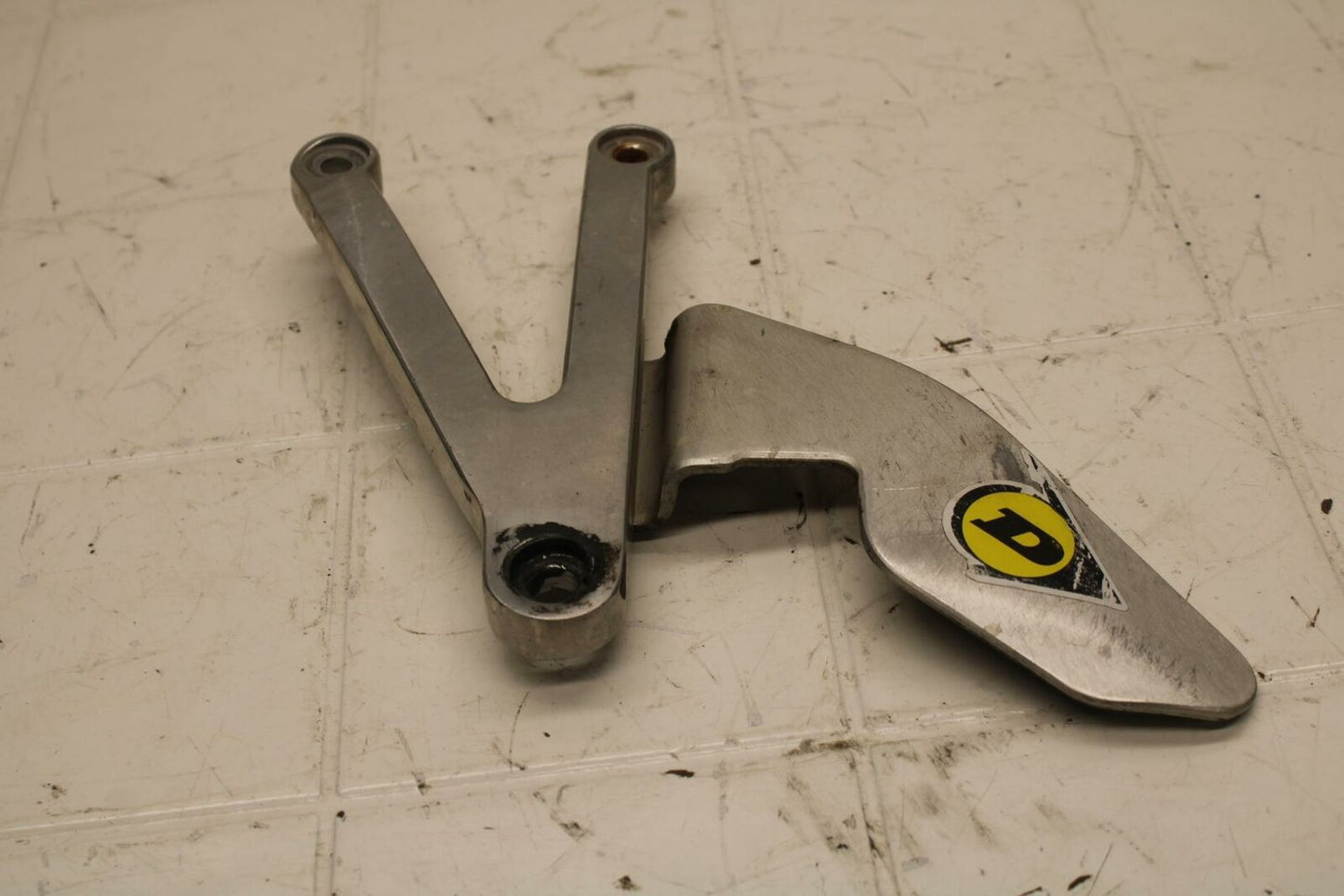 98-99 YAMAHA YZF R1 LEFT REARSET REAR SET DRIVER FOOT PEG BRACKET MOUNT BB16