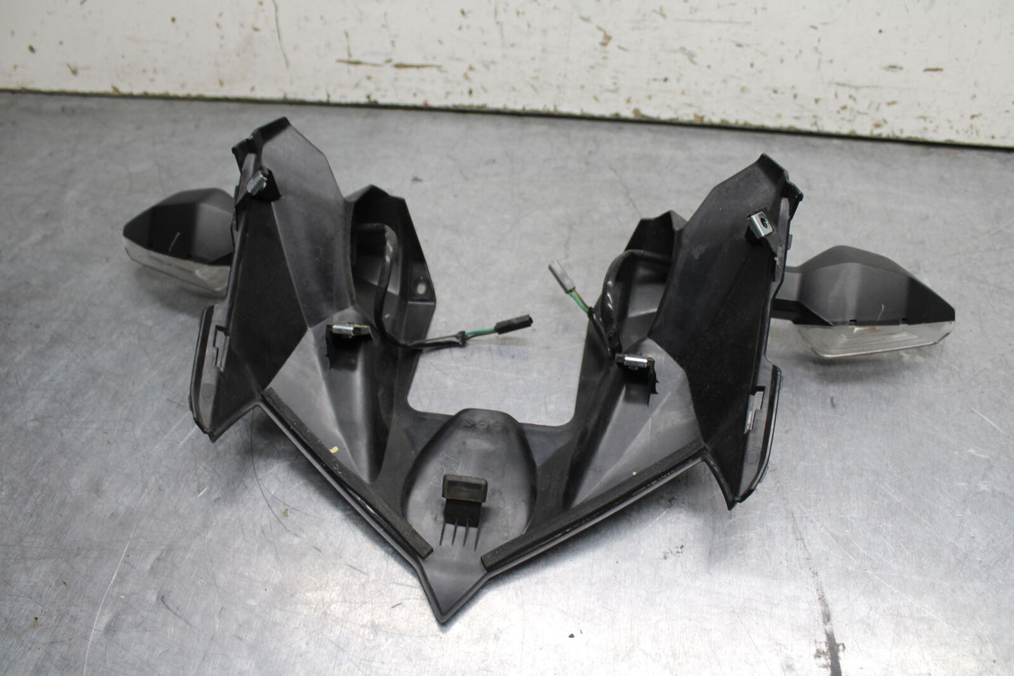 19-22 KAWASAKI Z400 FRONT CENTER COWL FAIRING & TURN SIGNALS BB738