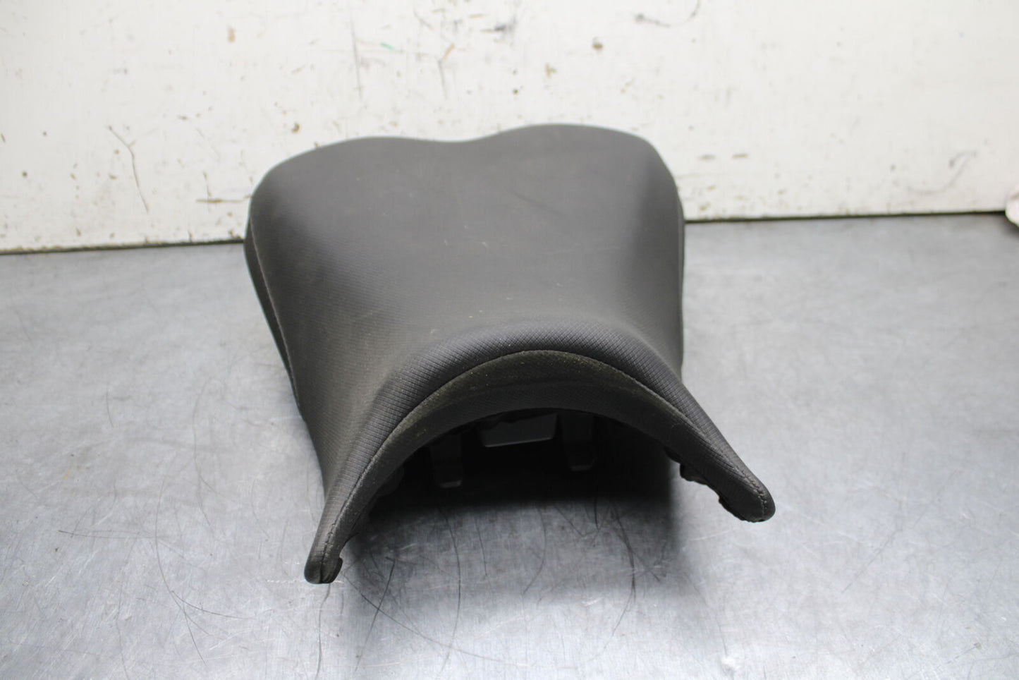 19-22 KAWASAKI Z400 FRONT DRIVERS SEAT PAD SADDLE PILLION BB738