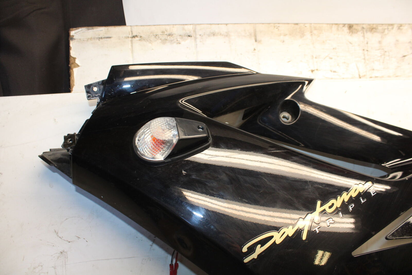 07-08 TRIUMPH DAYTONA 675 LEFT LOWER MID UPPER SIDE FAIRING COWL BB685