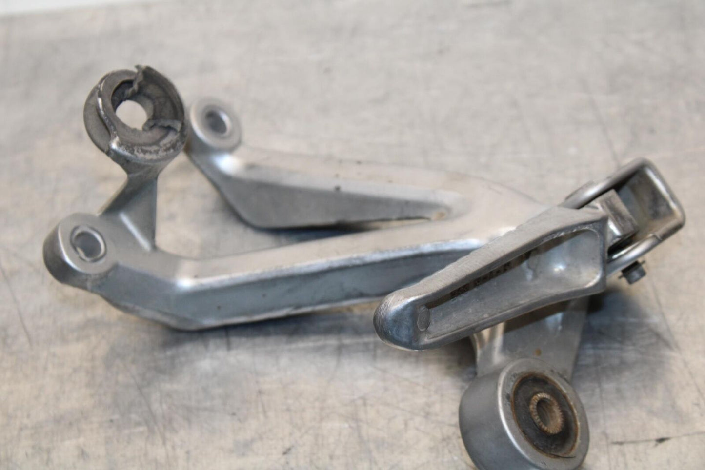1999 Suzuki GSXR600 RIGHT REAR BACK PASSENGER PEG BB580