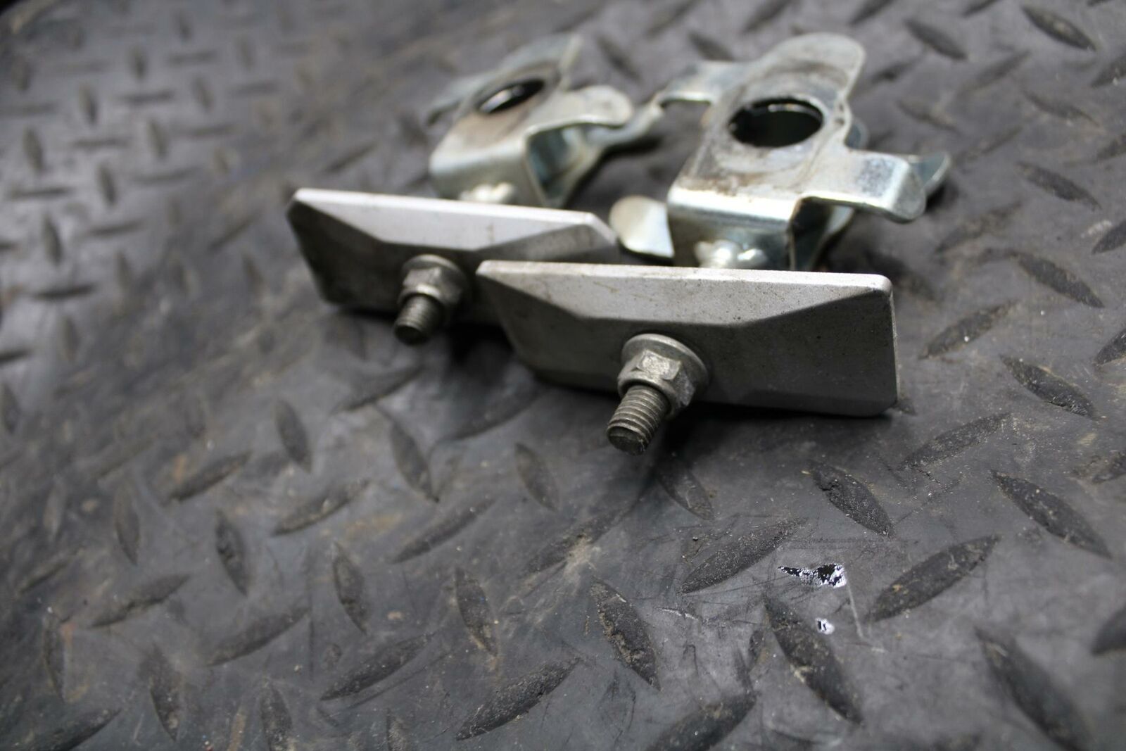 03 SUZUKI SV650S SWINGARM CHAIN TENSIONER ADJUSTMENT BRACKETS  BB219