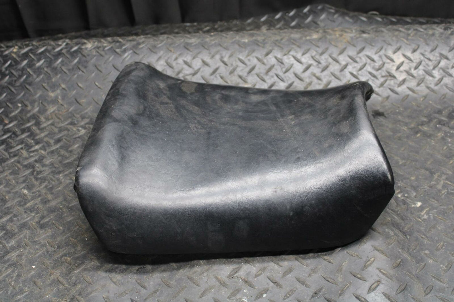 91-92 SUZUKI GSXR750 M FRONT DRIVERS SEAT PAD SADDLE BB213