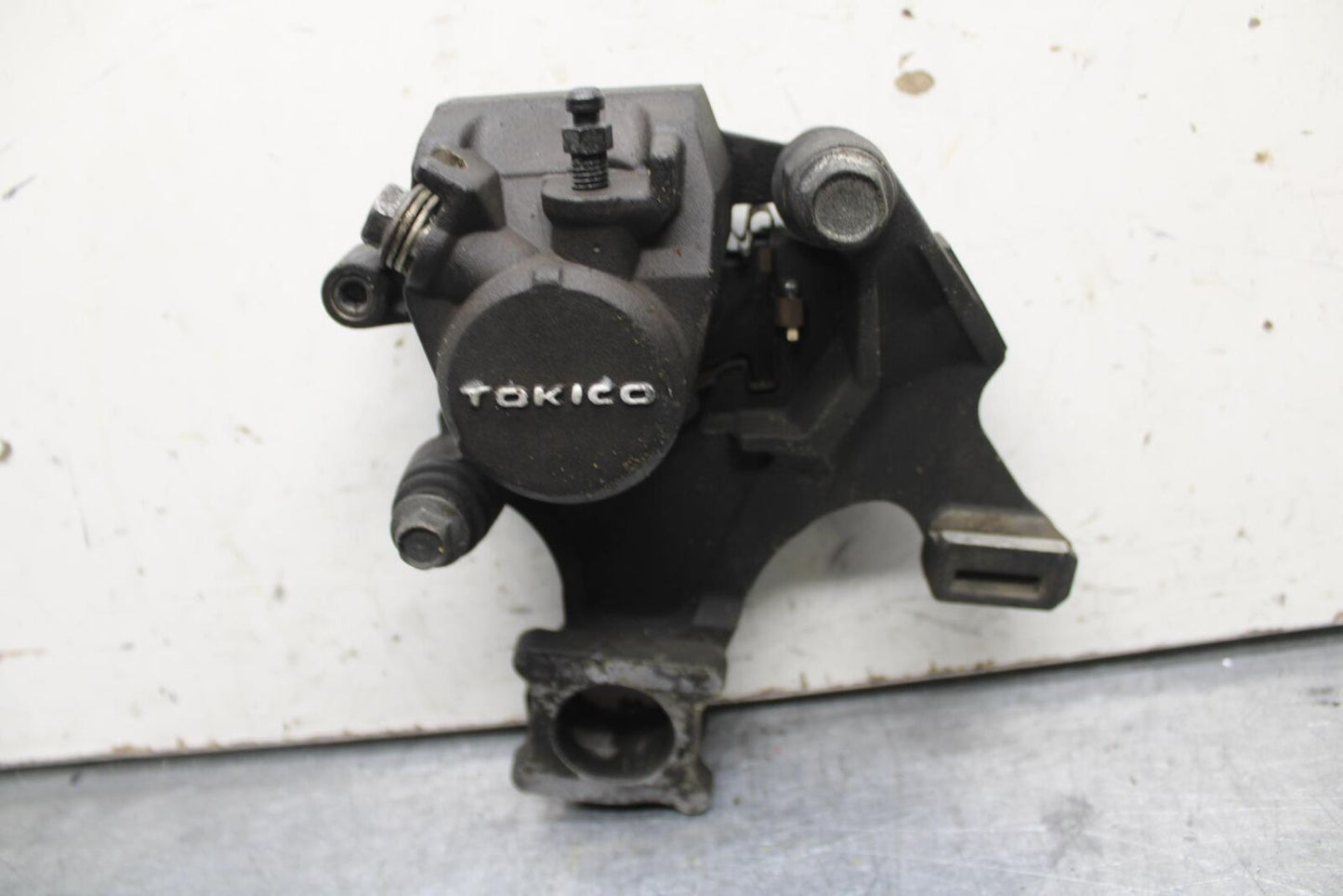 08-10 SUZUKI GSXR 600 750 REAR BACK BRAKE CALIPER W MOUNT BRACKET BB101