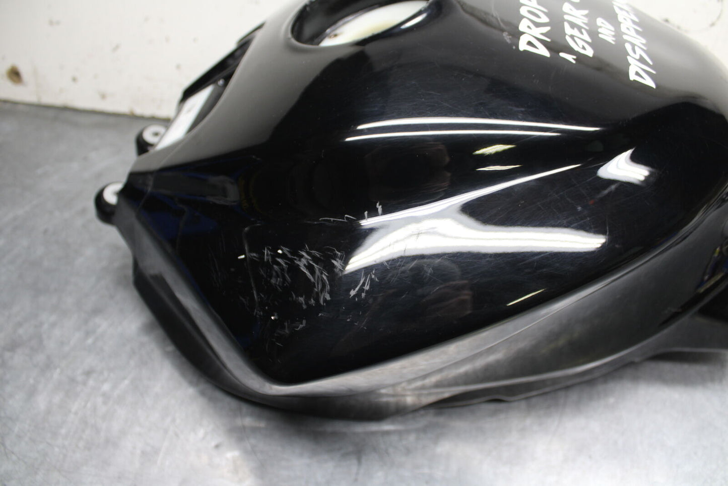 21-24 APRILIA TUONO 660 FACTORY GAS TANK FUEL CELL PETROL RESERVOIR BB733