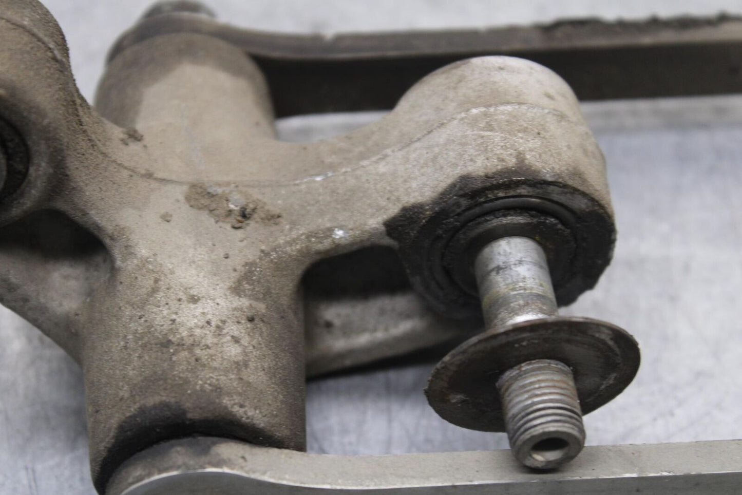 01-03 SUZUKI GSXR600 REAR DOGBONE SHOCK LINKAGE LINK 62600-35870 BB633