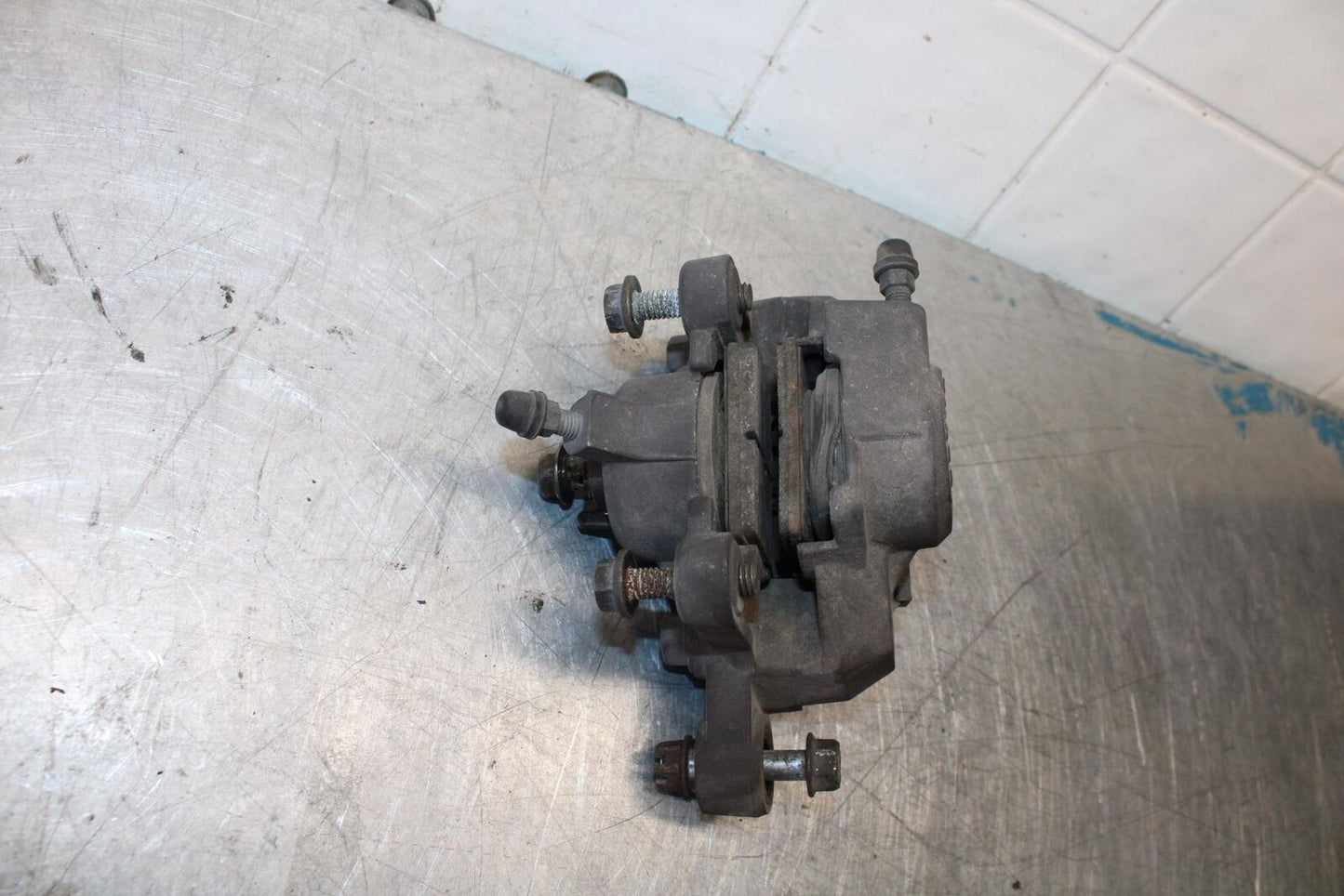 91-92 SUZUKI GSXR1100 GSXR 1100M REAR BACK BRAKE CALIPER BB435