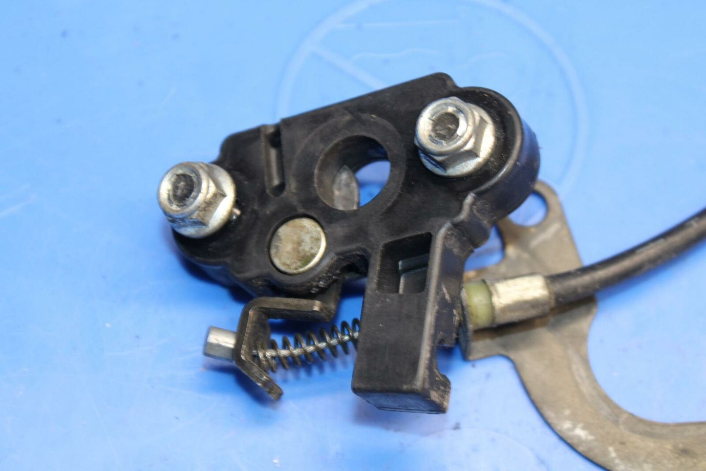 91-92 SUZUKI GSXR750 M REAR PASSENGER SEAT LATCH LOCK ASSEMBLY BB213