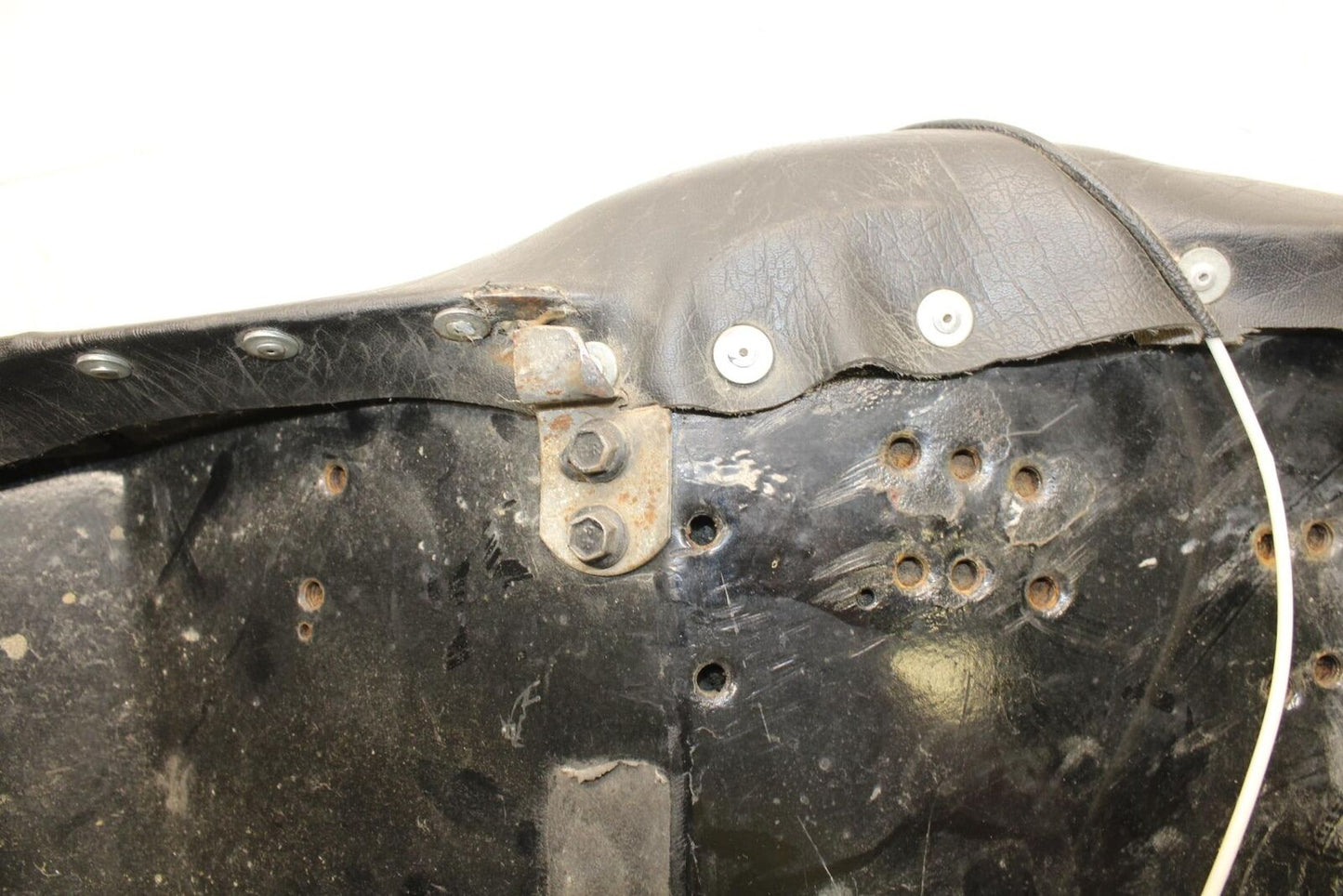 75 SUZUKI GT 550 FRONT REAR SEAT SADDLE BB72
