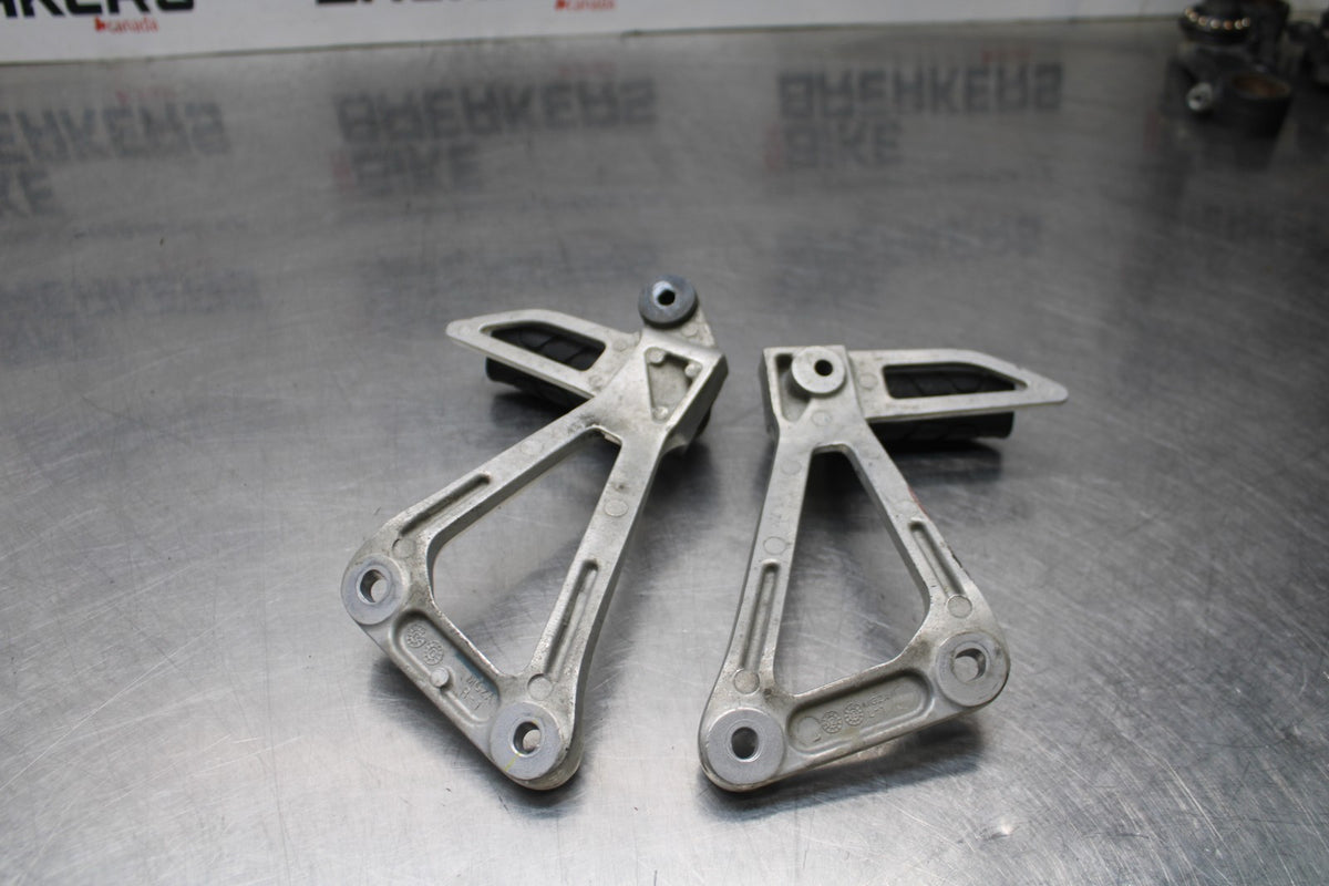 13-15 HONDA CBR500R REAR BACK PASSENGER PEG SET PAIR BB834