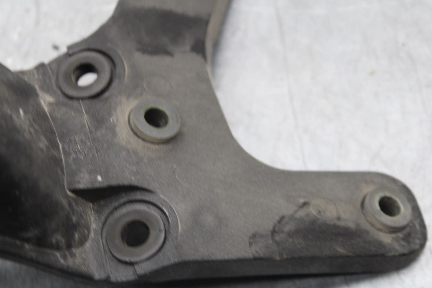 1999 Suzuki GSXR600 UPPER FAIRING MIRROR GAUGES STAY BRACKET BB580