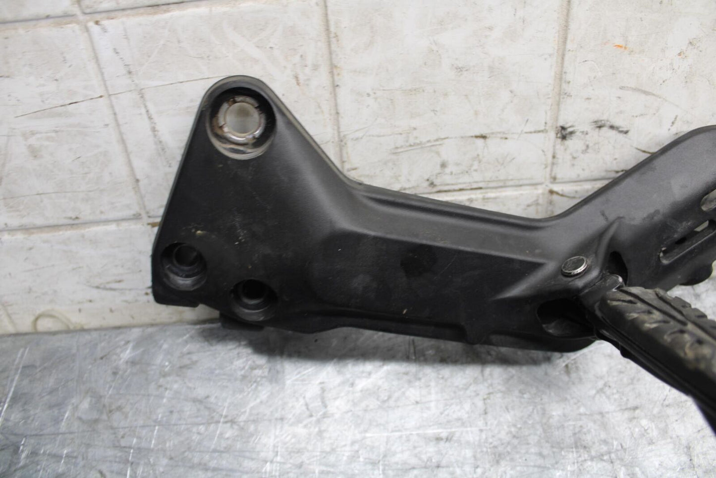 22-23 HUSQVARNA VITPILEN 401 LEFT REARSET REAR SET DRIVER FOOT PEG BRACKET BB541