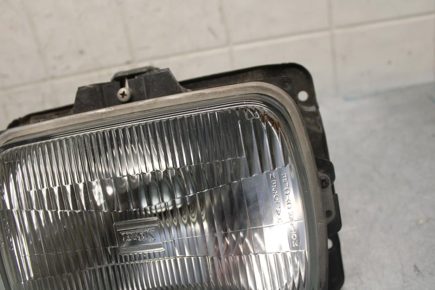 1984 Honda Interceptor 750 VF750F FRONT HEADLIGHT HEAD LIGHT LAMP BB38