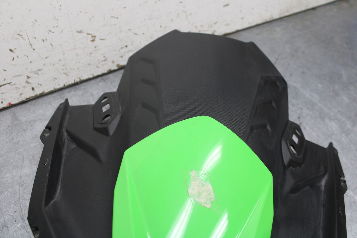 18-24 KAWASAKI NINJA 650 FRONT CENTER COWL FAIRING BB725