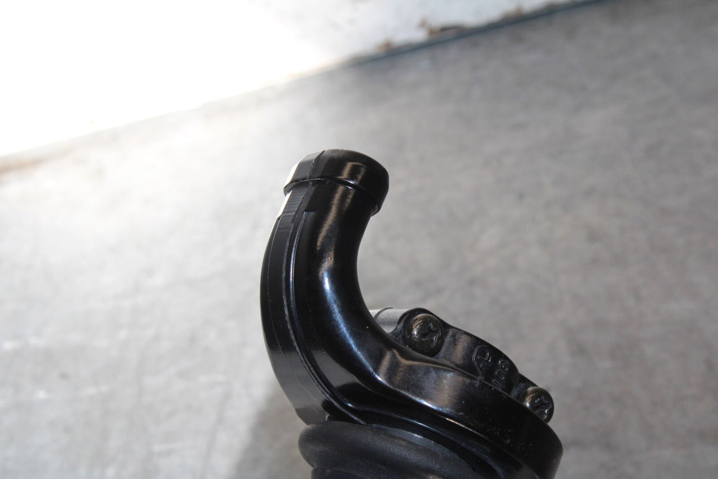 07-08 TRIUMPH DAYTONA 675 THROTTLE CABLE LINE HOUSING GUIDE BB685