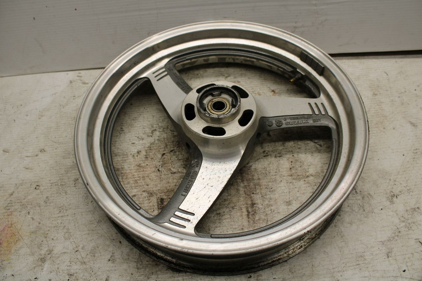 00-04 SUZUKI MARAUDER 800 VZ800 FRONT WHEEL RIM 54111-48E00-12R BB305