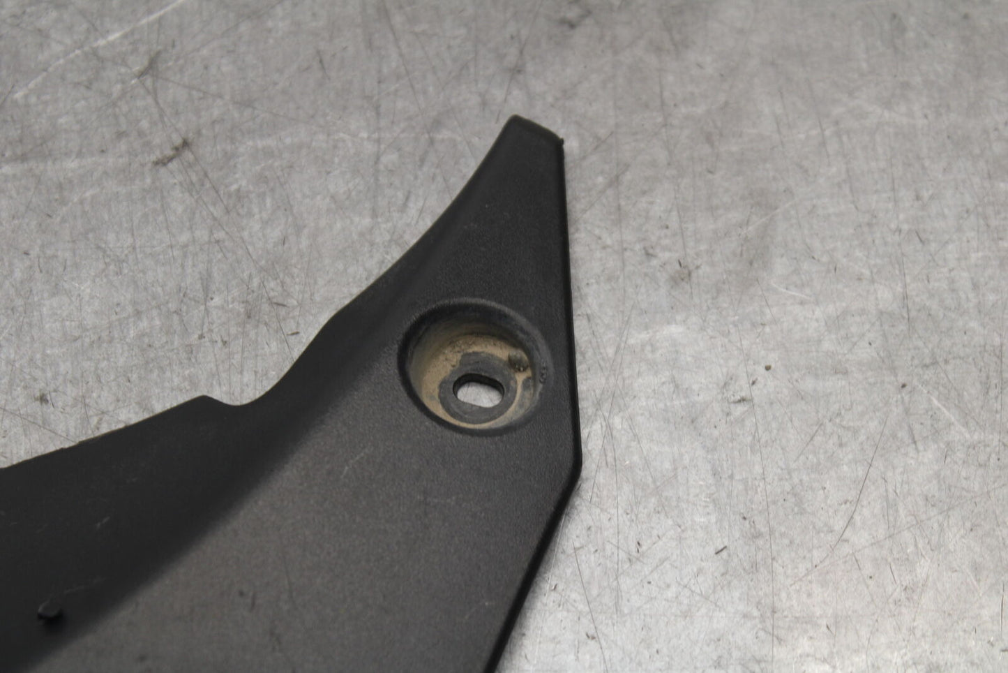 07-08 TRIUMPH DAYTONA 675 REAR BACK WHEEL TIRE HUGGER FENDER BB685