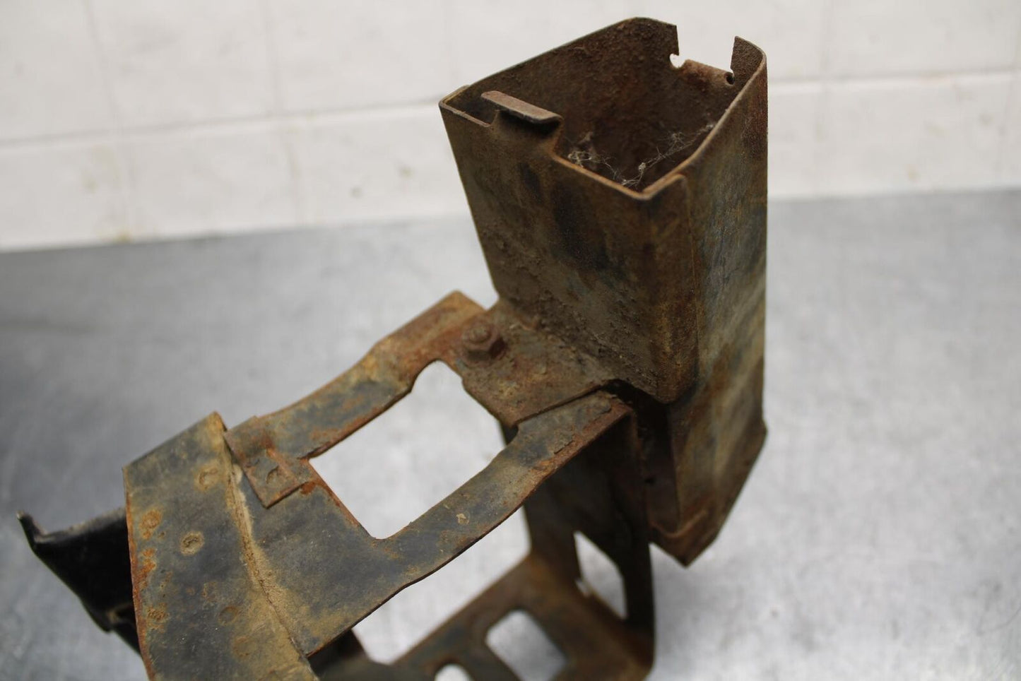 75 SUZUKI GT 550 TOOL BOX BATTERY BOX BB72