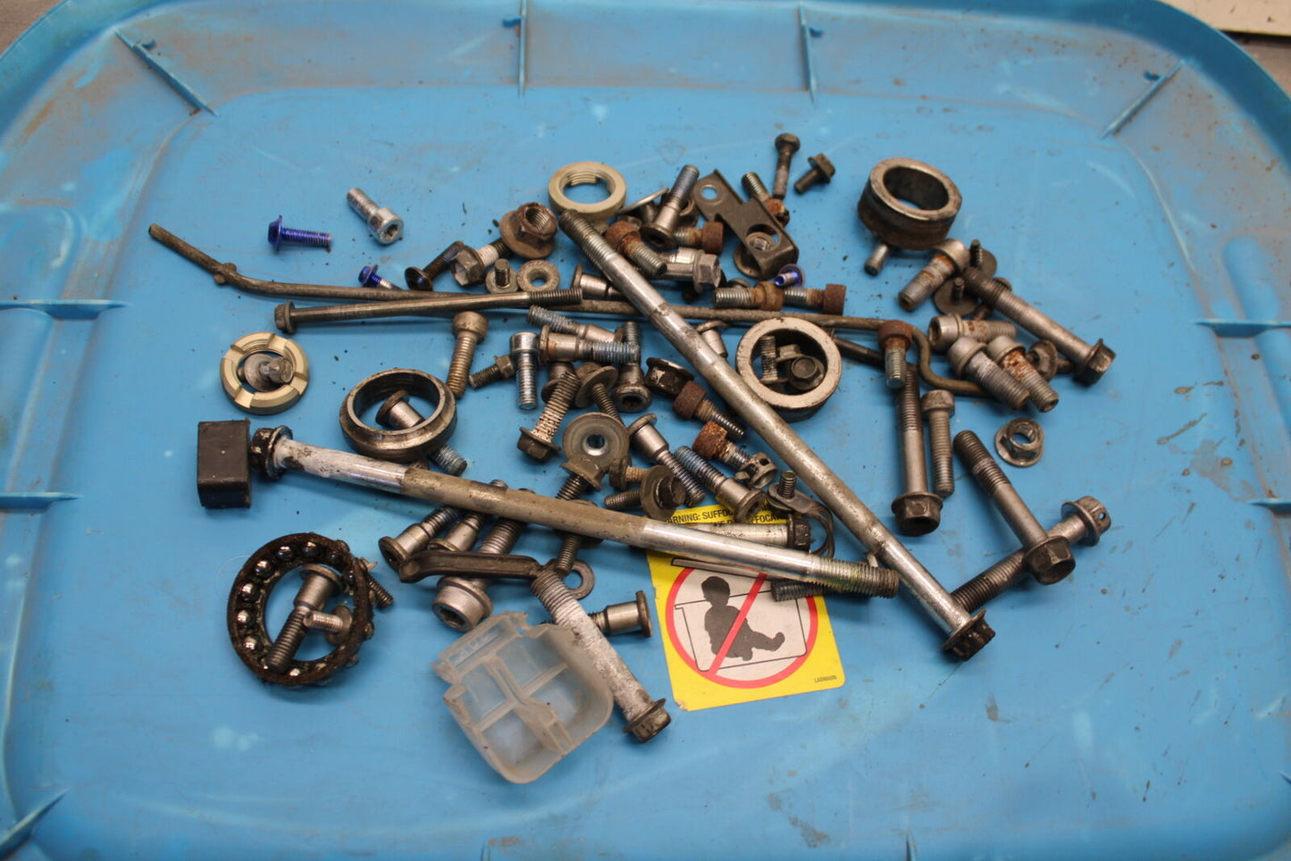 04-05 SUZUKI GSXR600 ENGINE MOUNTING BOLTS HARDWARE MOTOR SCREWS BB658