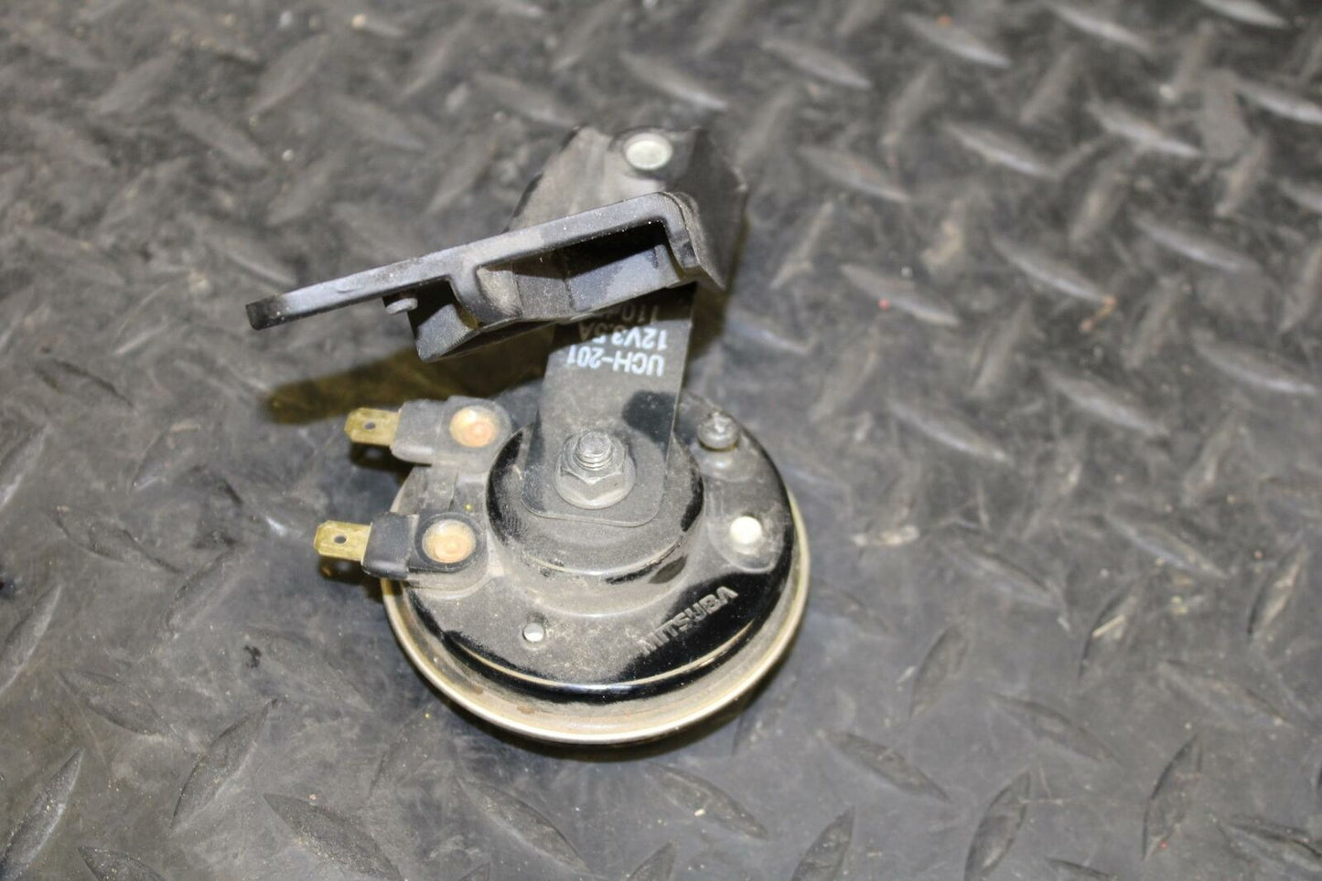19 YAMAHA YZF R3 HORN SIGNAL BRACKET BB177