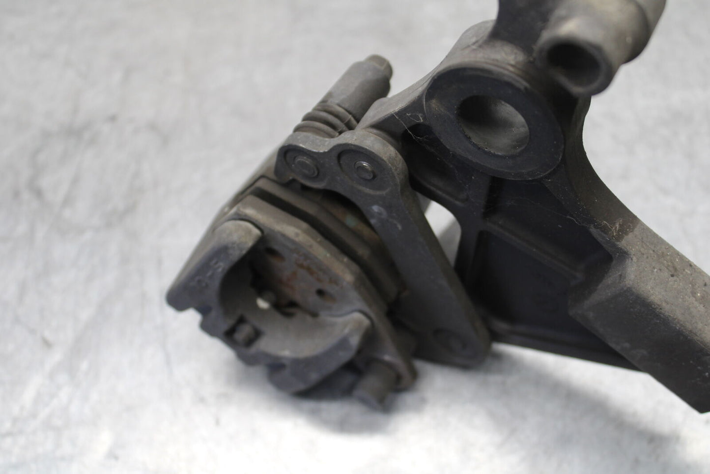 12-17 KAWASAKI ER-6N Z650 REAR BACK BRAKE CALIPER W MOUNT BRACKET BB709