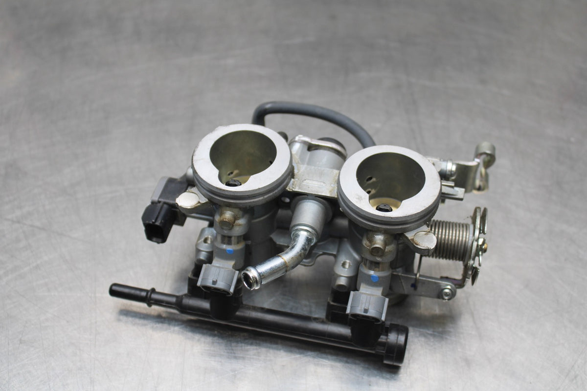 24 KAWASAKI NINJA 500 ABS MAIN FUEL INJECTORS / THROTTLE BODIES BB818