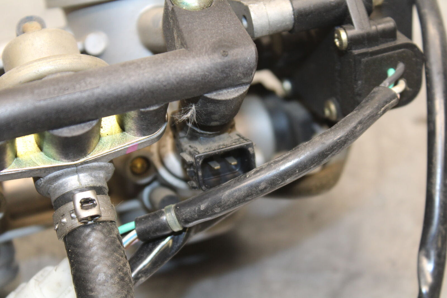 03-04 TRIUMPH DAYTONA 600 MAIN FUEL INJECTORS / THROTTLE BODIES BB745