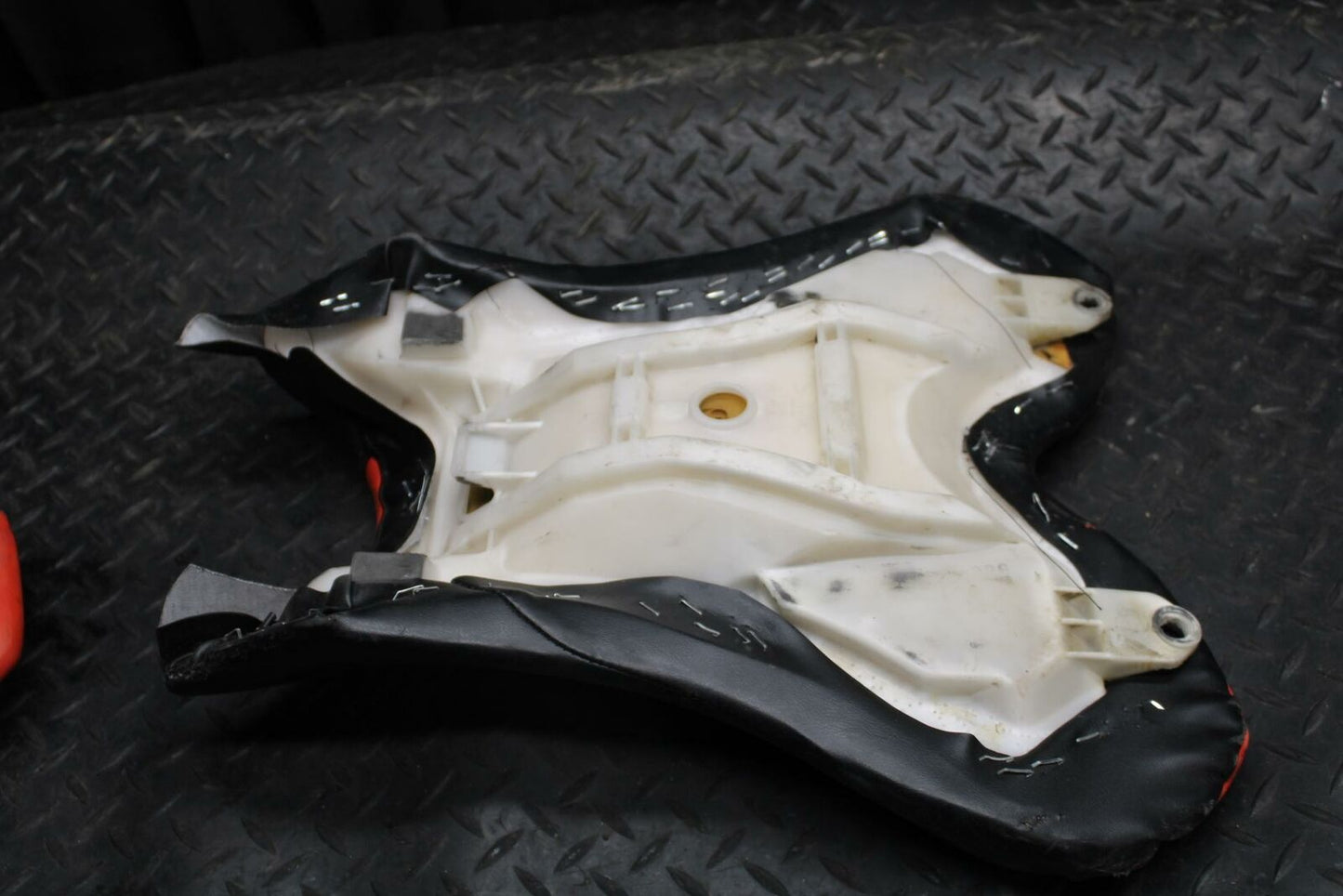 04-05 YAMAHA YZF R1 REAR FRONT DRIVERS SEAT PAD SADDLE SET BB225