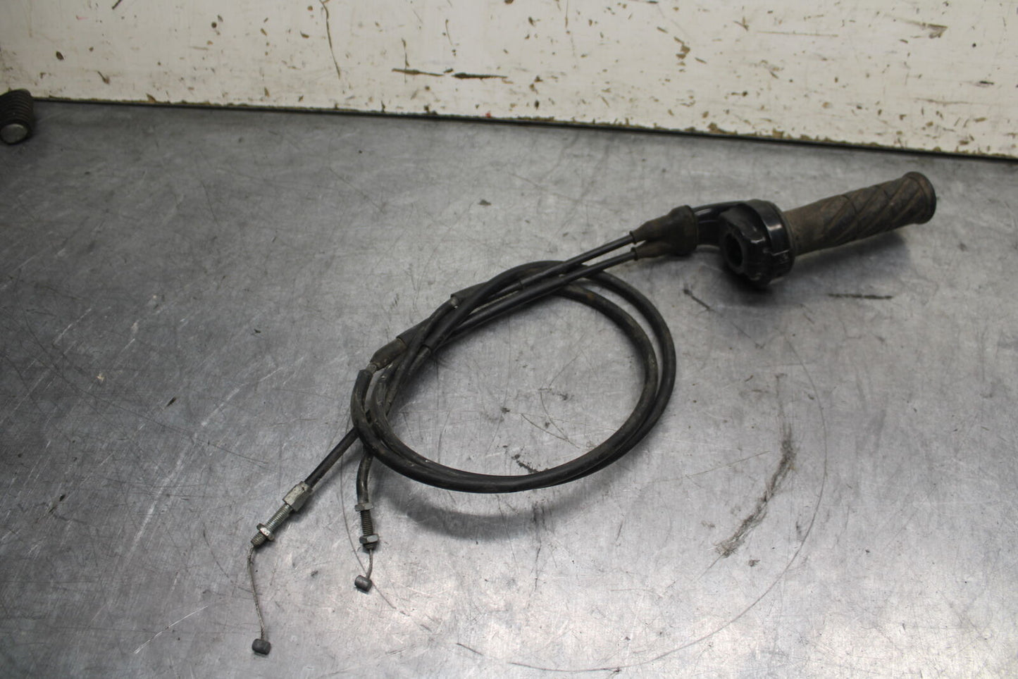 96-07 YAMAHA YZF600R THROTTLE CABLE LINE HOUSING GUIDE BB746