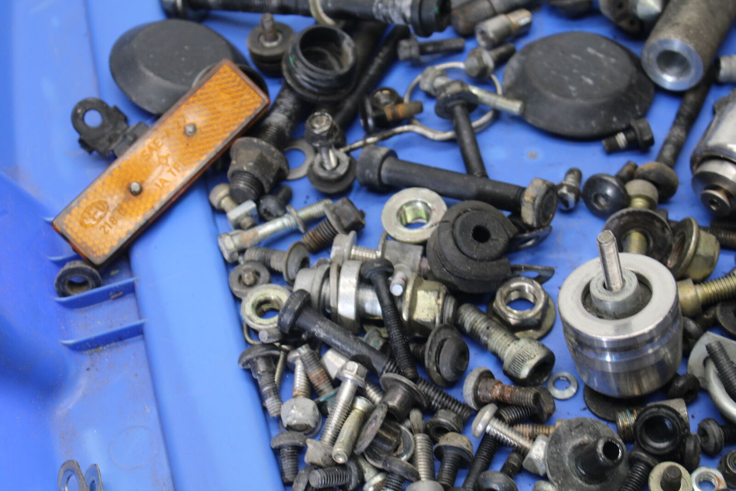 01-06 TRIUMPH TIGER 955I MOUNTING BOLTS HARDWARE MOTOR SCREWS BB693