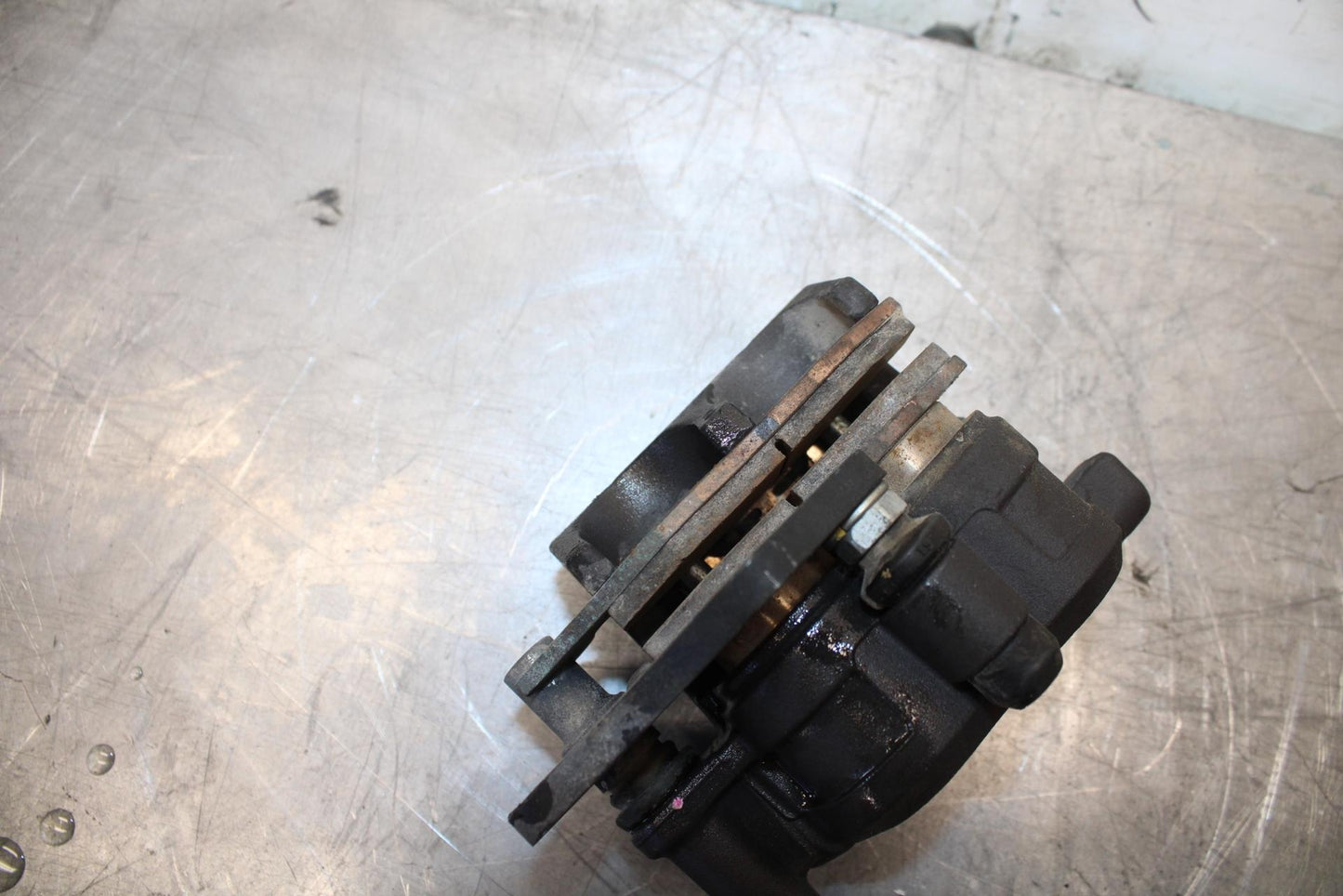 18 KAWASAKI Z 400 FRONT BRAKE CALIPER BB469