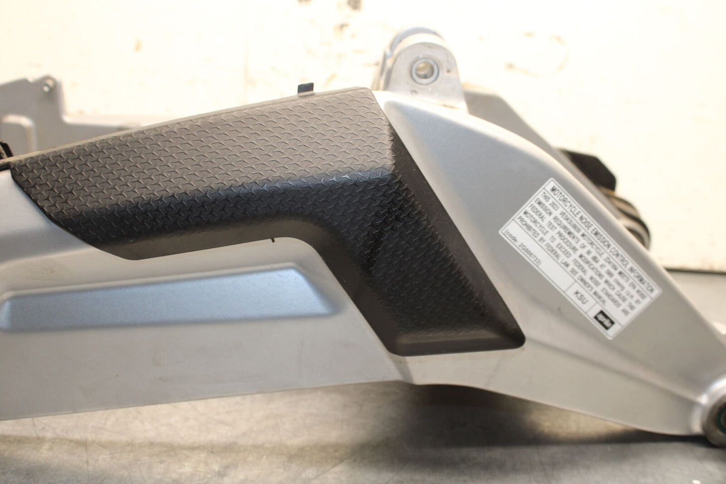 21-24 APRILIA TUONO 660 FACTORY REAR SWINGARM BACK SUSPENSION SWING ARM BB733