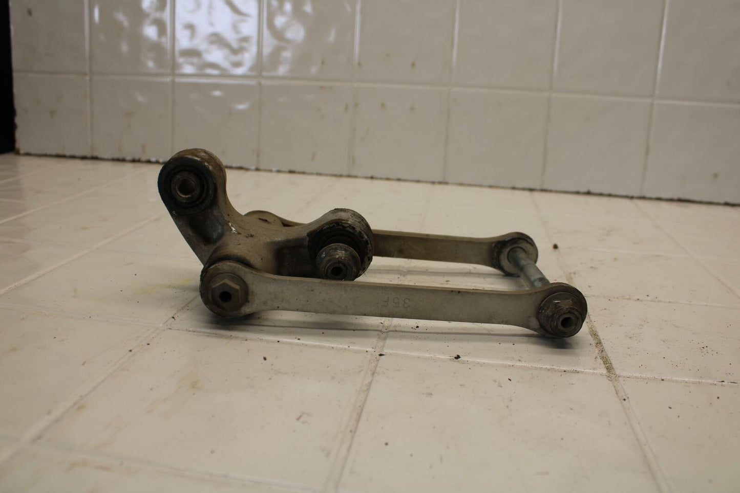 01-02 SUZUKI GSXR750 REAR DOGBONE SHOCK LINKAGE LINK BB402