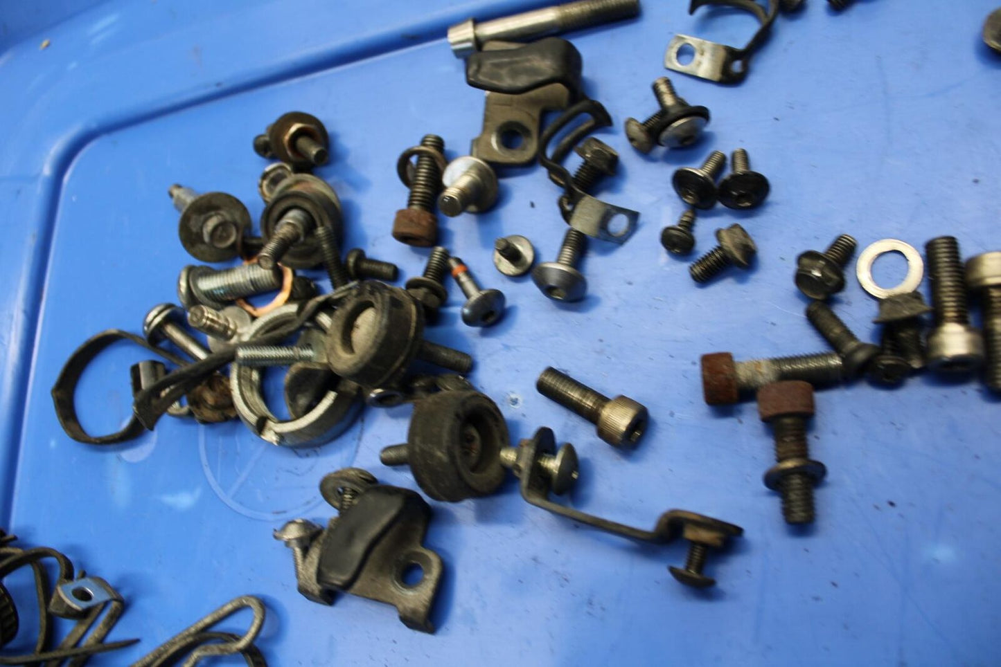 91-92 SUZUKI GSXR1100 GSXR 1100M BOLT LEFTOVER BRACKET BB435