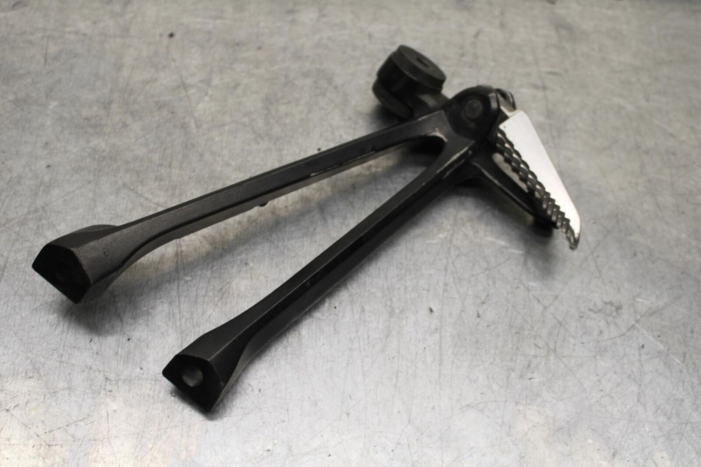 2011 Suzuki GSXR1000 REAR FOOT RESTS PEGS STEPS SET PAIR BB96