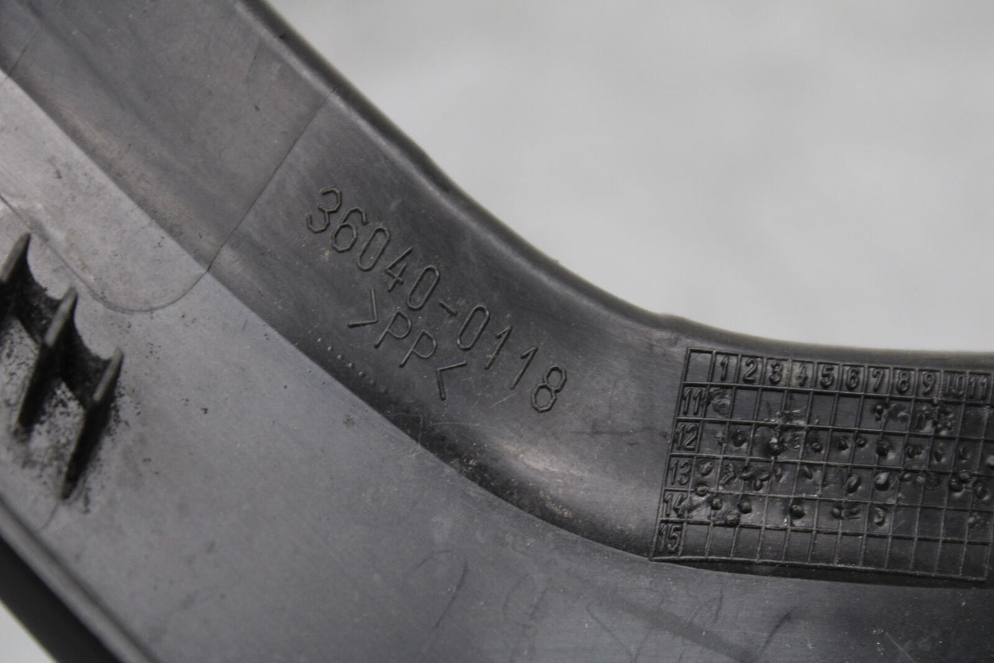 12-17 KAWASAKI ER-6N Z650 CENTER REAR BACK TAIL FAIRING COVER TRIM COWL BB709