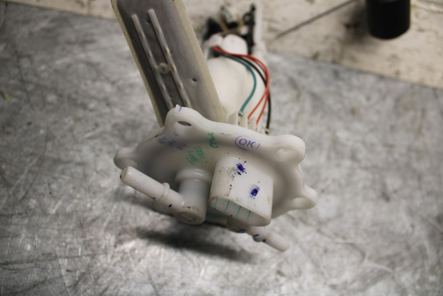 22-23 HUSQVARNA SVARTPILEN 401 FUEL PUMP GAS PETROL SENDER UNIT BB541