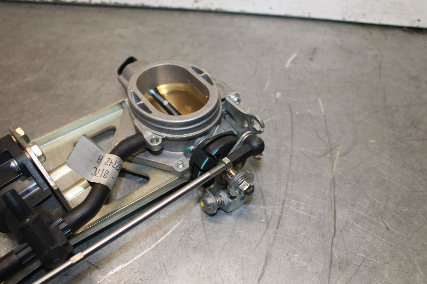 09-11 DUCATI 1198 THROTTLE BODIES BB705