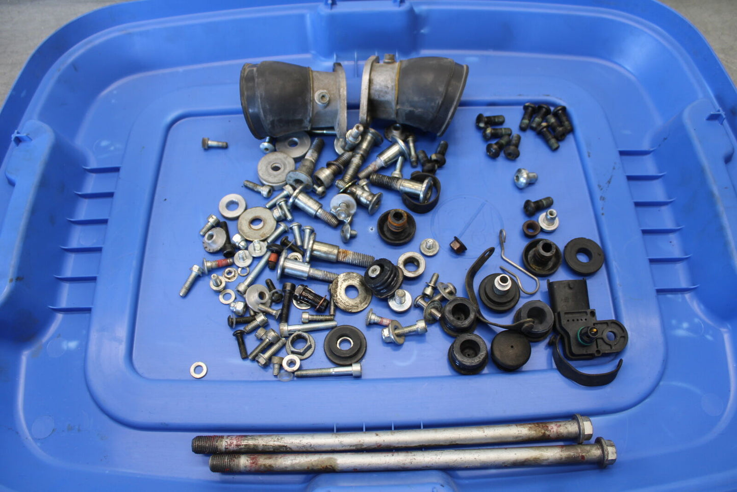 06-07 DUCATI MONSTER 695 MOUNTING BOLTS HARDWARE MOTOR SCREWS BB674