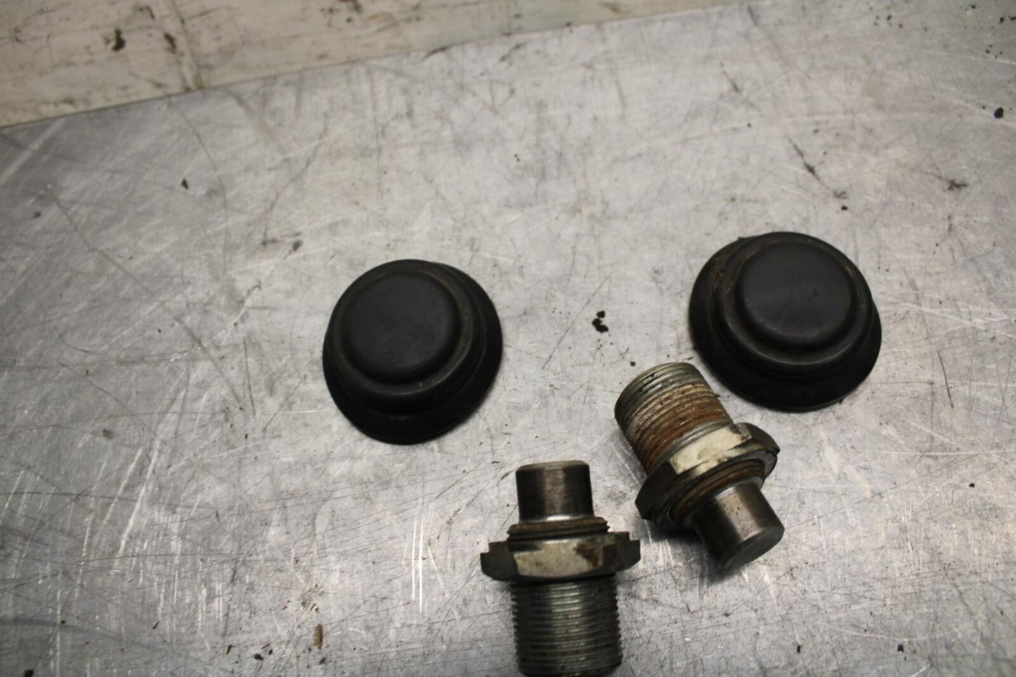 82-83 SUZUKI GS1100GL REAR BACK SWINGARM BOLT CAP COVER BB30