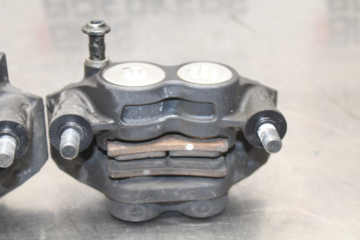 16 YAMAHA XSR900 RIGHT LEFT FRONT BRAKE CALIPER SET PAIR CALIPERS BB786