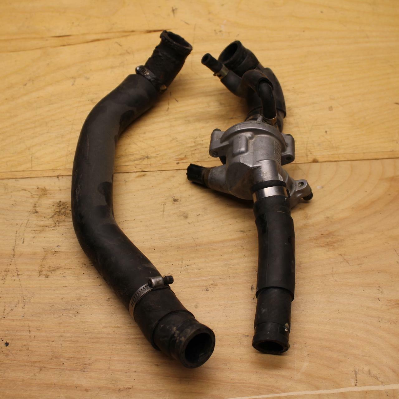 02-03 YAMAHA YZF R1 5PW RADIATOR HOSES THERMOSTAT HOUSING WATER PIPES HOSE BB313