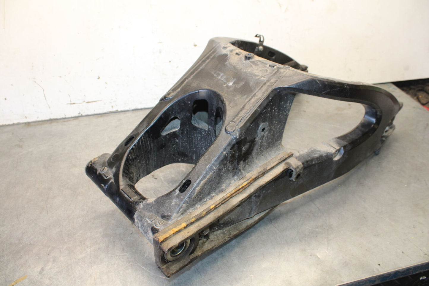 11-24 SUZUKI GSXR750 REAR SWINGARM BACK SUSPENSION SWING ARM BB687