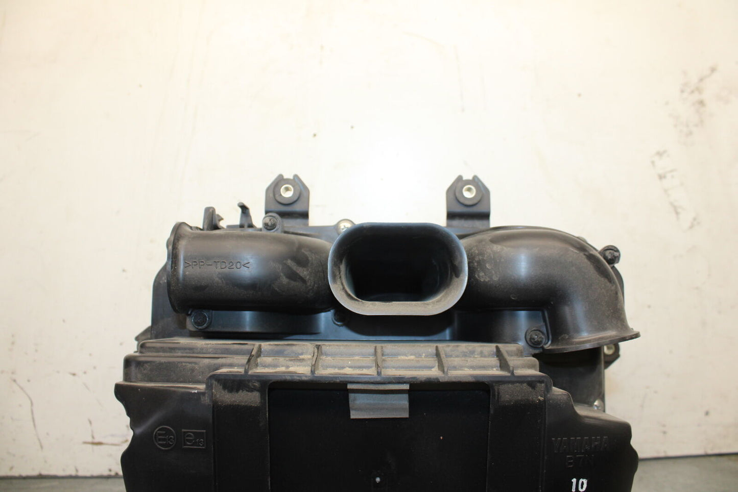 22-24 YAMAHA XSR900 AIRBOX AIR INTAKE FILTER BOX BB683