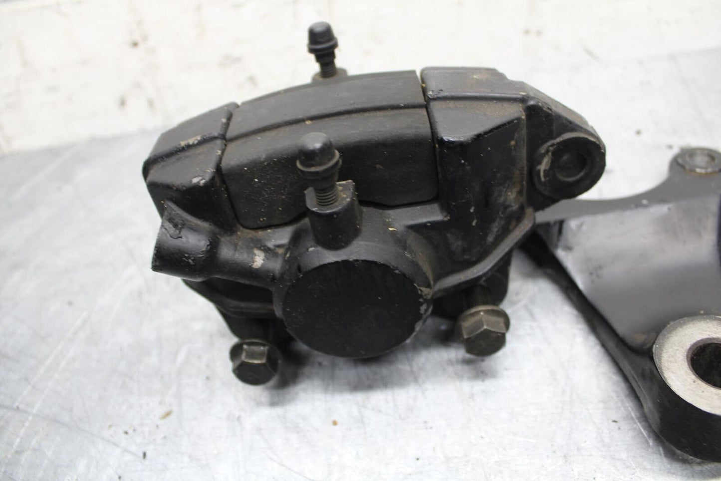 82-83 SUZUKI GS1100GL REAR BACK BRAKE CALIPER W MOUNT BRACKET BB30