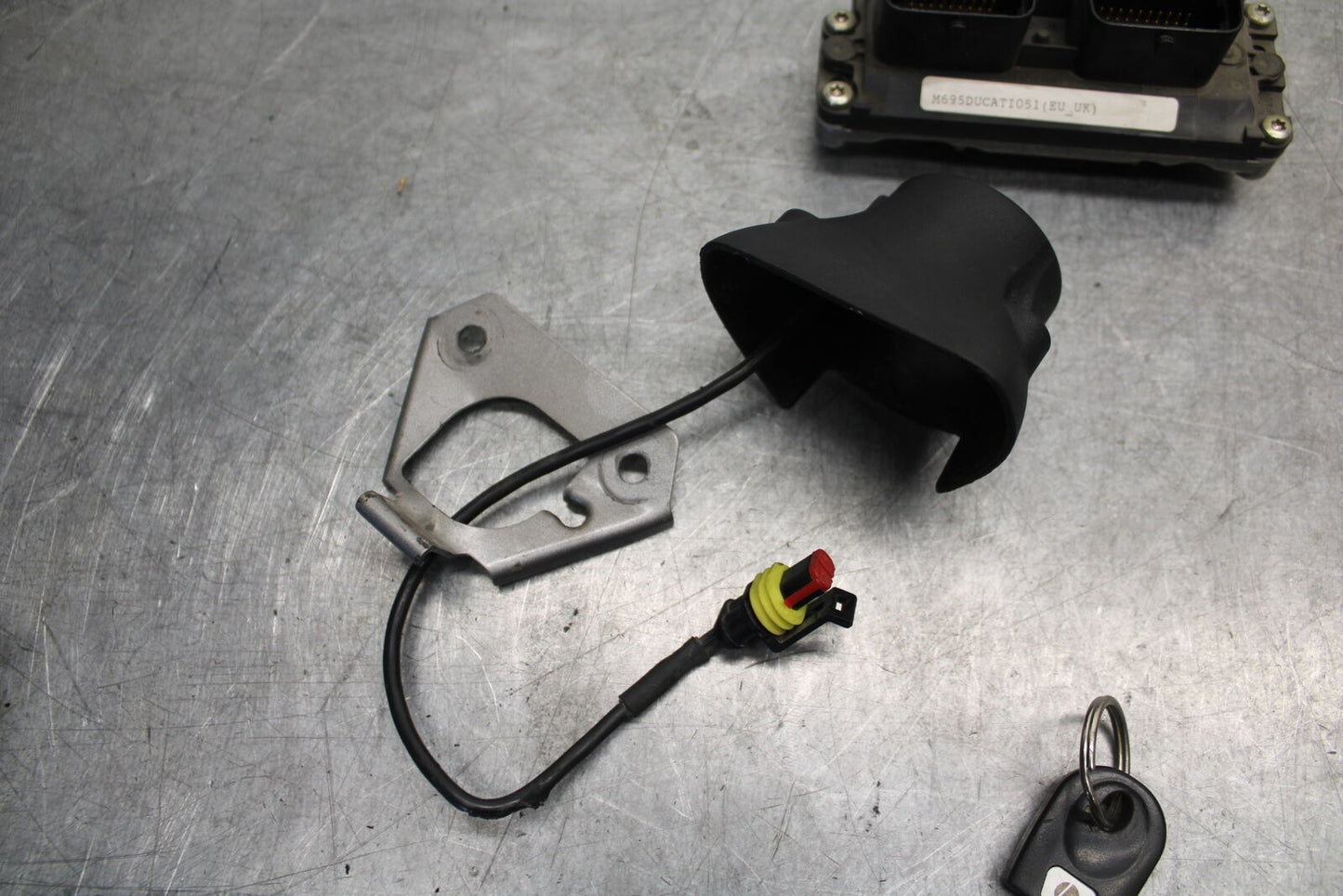 06-07 DUCATI MONSTER 695 IGNITION LOCK KEY SET W/ GAS CAP SEAT LOCK ECU BB674